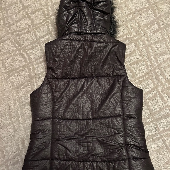 Michael Kors Hooded Puffer Vest - Picture 3 of 4